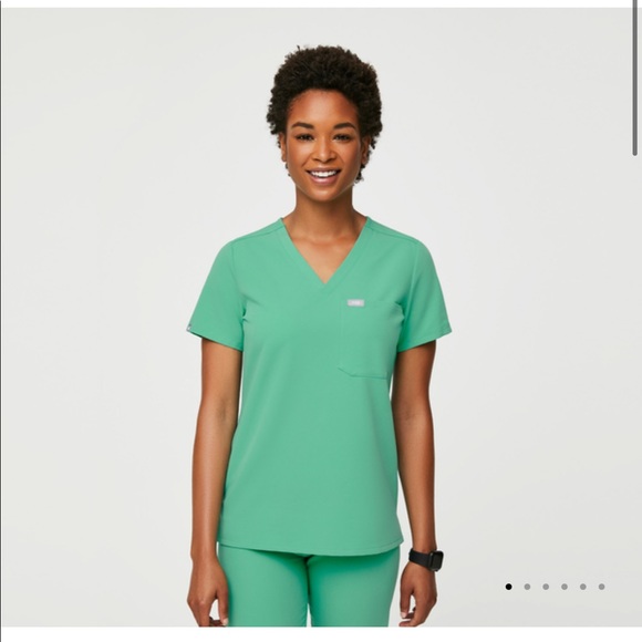 Surgical green scrubs set smalls NWT - Picture 1 of 4
